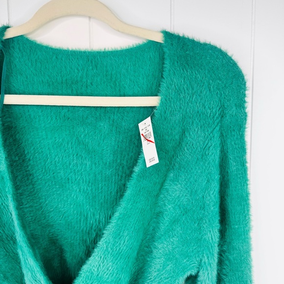 NWOT Aerie Fluffy 4 Ever Reversible Twist Sweater - Picture 7 of 8